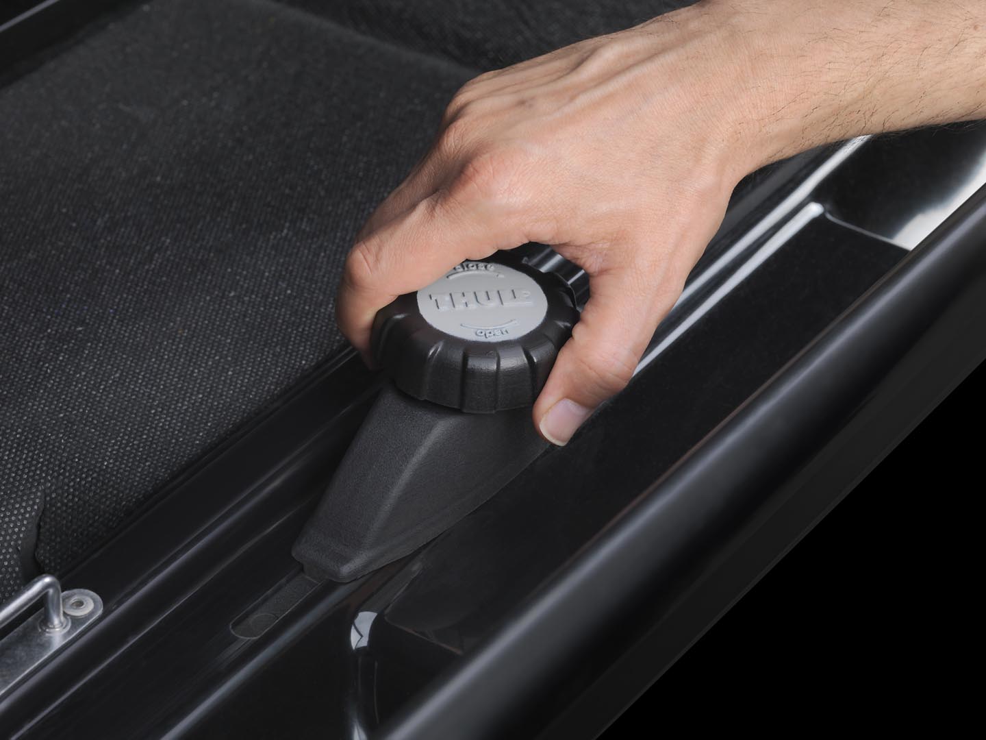 7949_Thule PowerClick (1) Б/у бокс Thule DYNAMIC M 800 сірий глянець на 320л