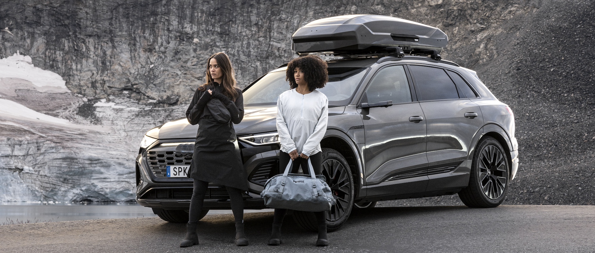 Thule_Motion3_on_vehicle_Thule_Chasm_duffel Бокс на дах THULE MOTION 3 XL TITAN