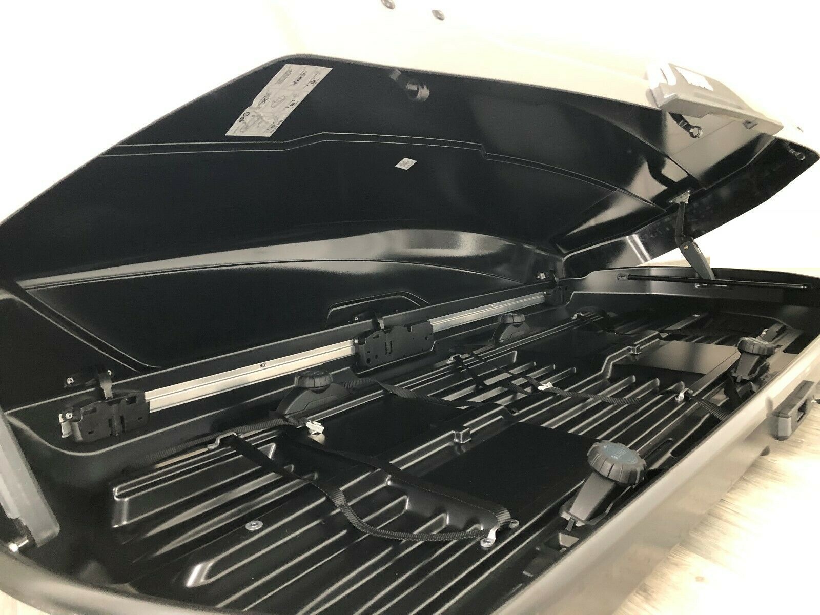Автомобильный-бокс-Thule-Thule-Motion-XT-XXL-Black-б.у-tule-com-ua-6 Бокс Thule Motion XT XXL Black чорний на 610л