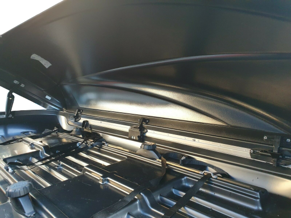 дж-removebg-preview Б/у бокс Thule Motion XL (800й) Silver сірий глянець обьєм 460л